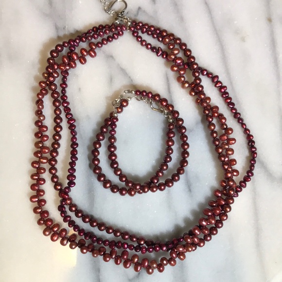 Maroon Pearl Necklace and Bracelet Set! 🐚 - Picture 3 of 8